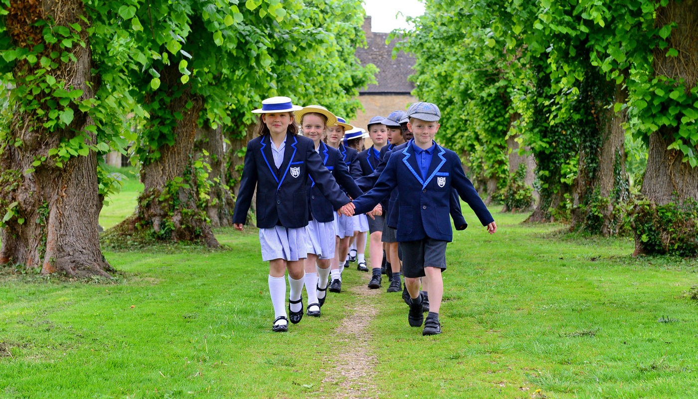 What does a private school business plan include?